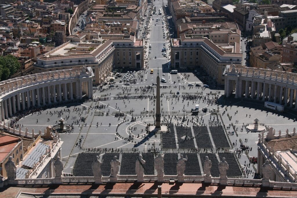 Photographie au Vatican : conseils pratiques 2 st peters square obelisk sunrise symmetry