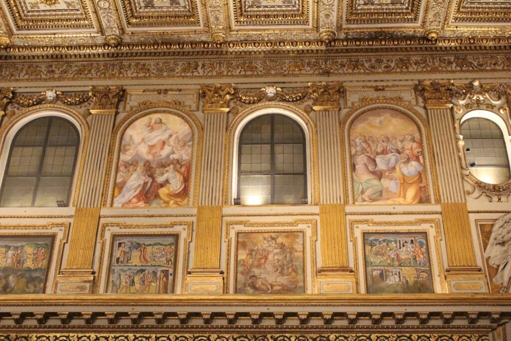 Les musées du Vatican en une journée 3 vatican museums ornate gallery with gilded ceilings