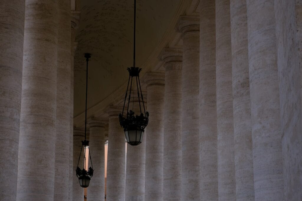 Itinéraire religieux de 24h à Rome 1 vatican st peters square colonnades sunrise