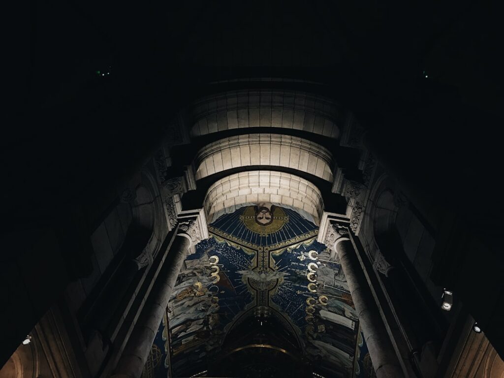 Faire une visite thématique des évangiles 10 st peters dome night reflecting tiber ponte santangelo