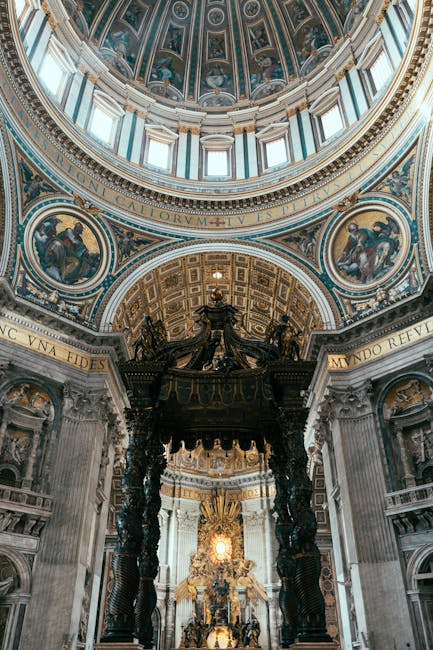 Bernini et le Bernin : œuvres au Vatican 2 st peters basilica interior berninis baldacchino under dome