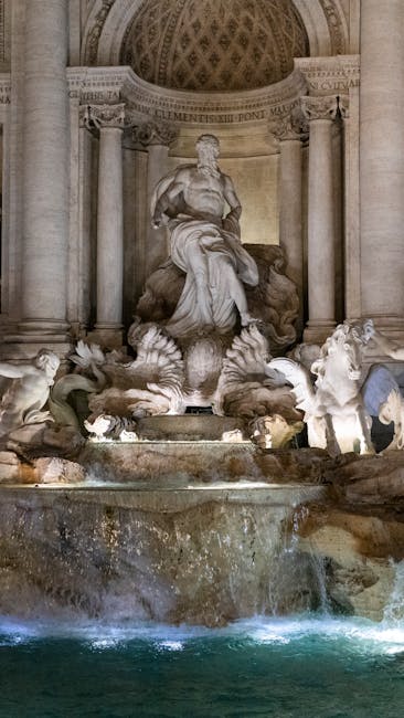 Balades nocturnes calmes à Rome à découvrir 3 Trevi Fountain illuminated night reflection