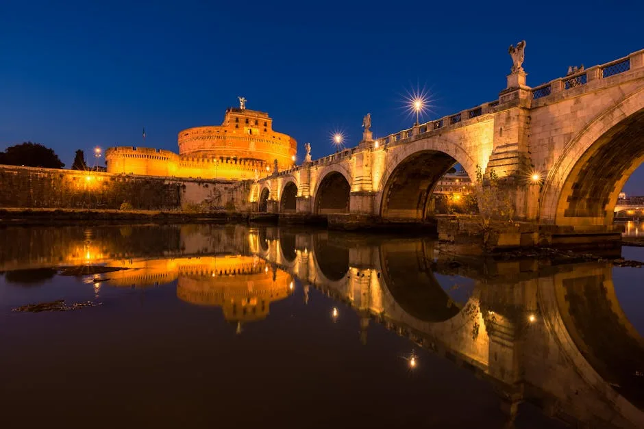 Castel Sant'Angelo et le pont Sant'Angelo illuminés, reflet sur le Tibre