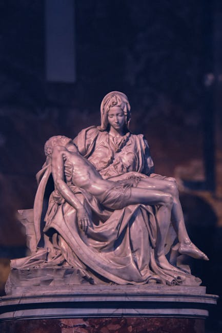 St‑Pierre : œuvres à ne pas manquer 38 st peters basilica pieta marble sculpture detail
