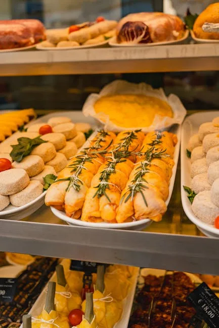 vitrine de traiteur italien avec roulés garnis et arancini